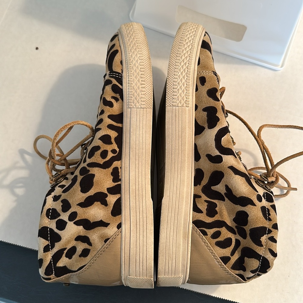 Band of Gypsies Dove Leopard High Top Sneaker 8.5 🖤